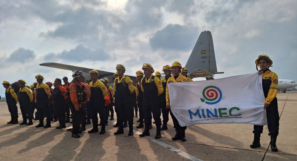 Los bomberos que son parte de la Fuerza de Tarea Humanitaria “Simón Bolívar”. Foto: Facebook Ministerio de Defensa