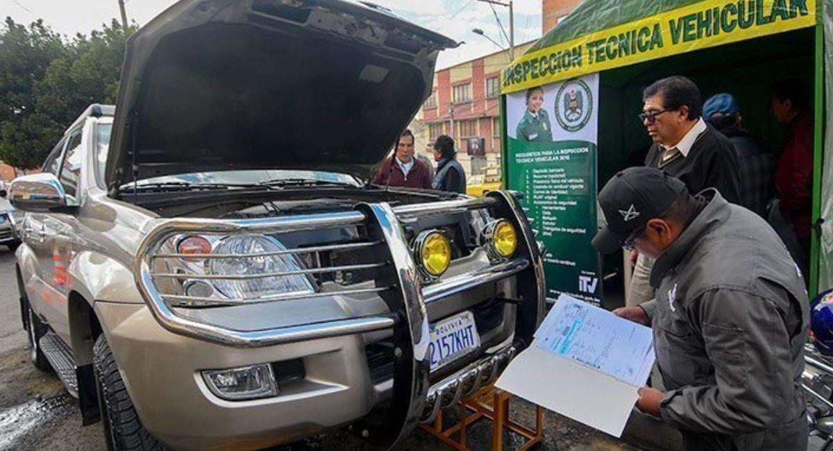 Quienes no cumplan con la Inspección Técnica Vehicular deberán pagar una multa de 100 bolivianos. Foto: ABI