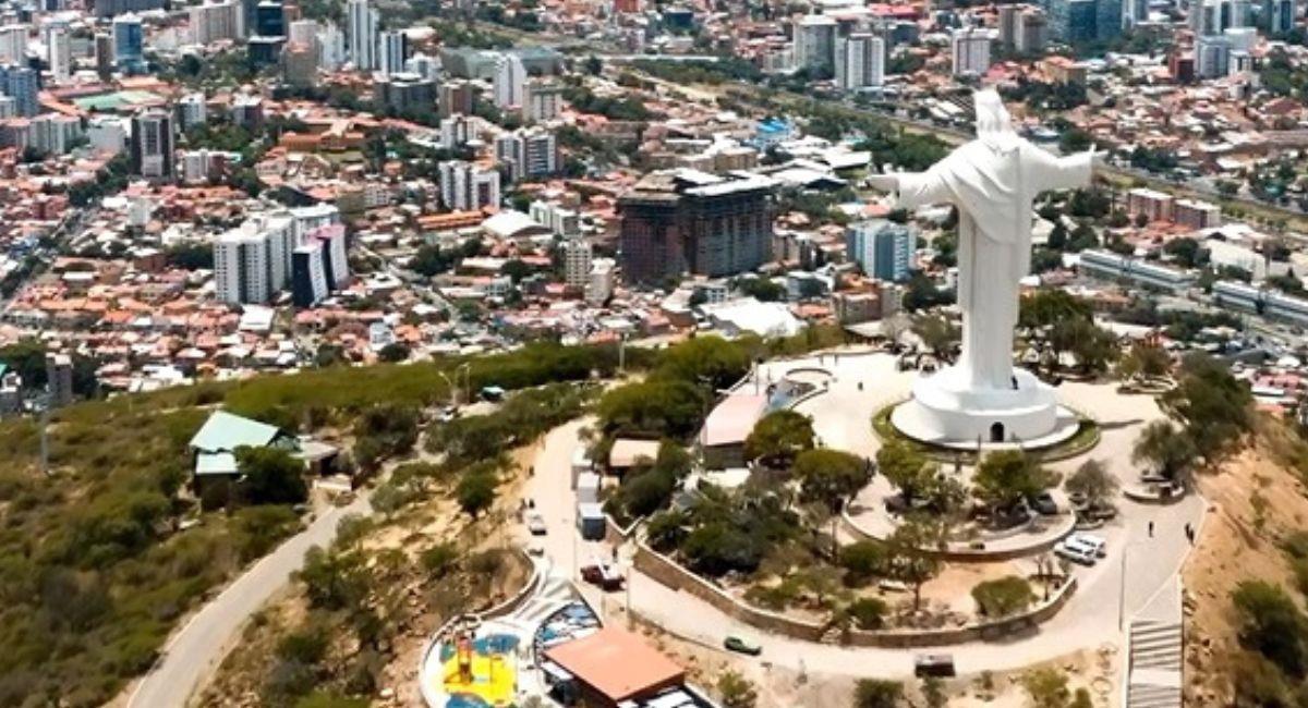 El Cristo de la Concordia es uno de los atractivos turísticos más visitados de Cochabamba. Foto: https://www.cochabamba.bo/
