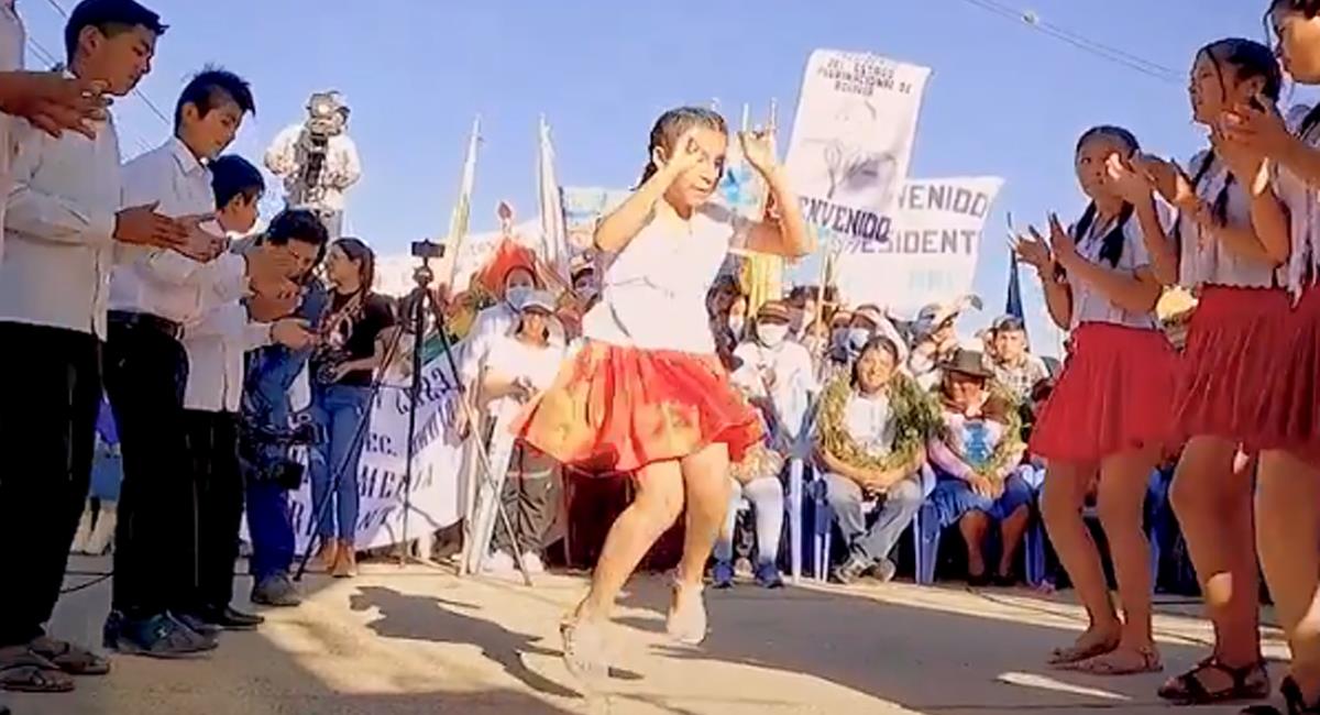 Los chuntunqui es una expresión musical de los valles bolivianos, que bailan los niños y jóvenes al pesebre. Foto: Twitter Captura video @LuchoXBolivia