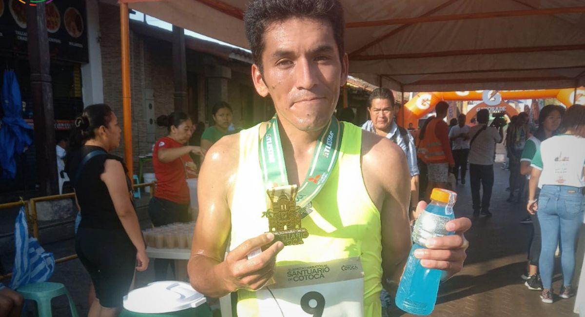 Jorge González logró completar la meta en menos de dos horas y se convirtió en el ganador. Foto: Twitter @Canal_BoliviaTV