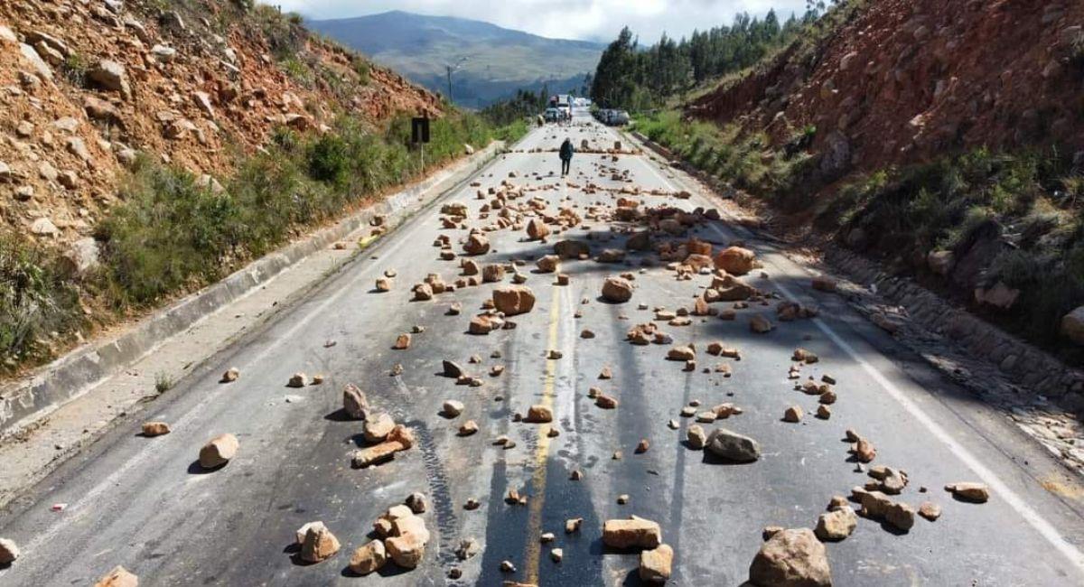 Los bloqueos en las carreteras del país ocasionan pérdidas de 128 millones de dólares por día. Foto: ABI