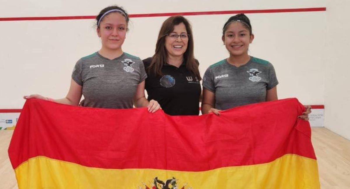 La Federación Boliviana de Squash felicitó a las jóvenes Andrea y Natalia por lograr el Subcampeonato. Foto: Facebook Captura Febosquash.
