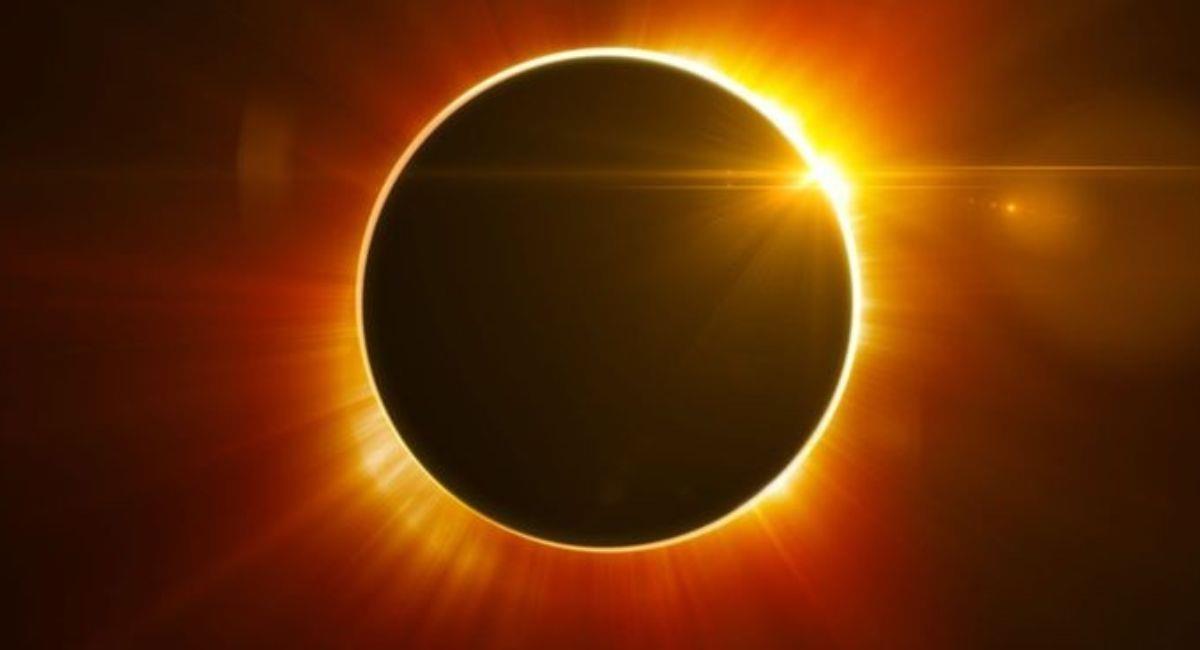 El eclipse solar total se prolongará durante 310 minutos este lunes 8 de abril. Foto: Twitter @InformaCosmos.
